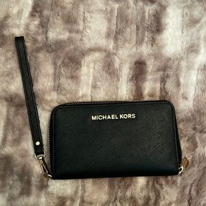 Michael Kors - Wallet w/ wristlet